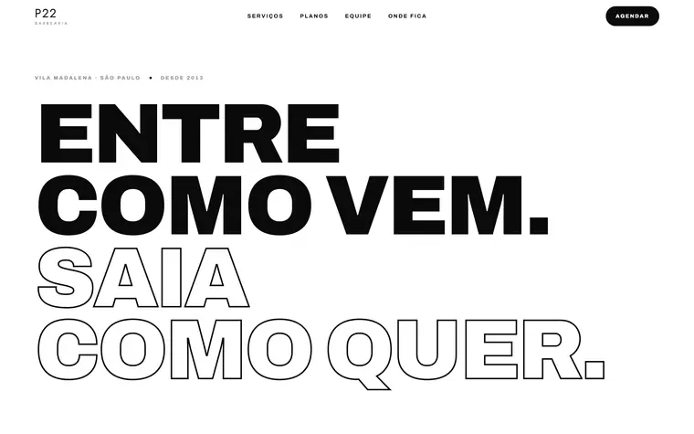 Topo do site da P22 Barbearia: tipografia preta gigante sobre fundo branco com a frase ENTRE COMO VEM. SAIA COMO QUER.